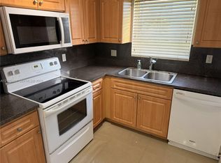7570 SW 82nd St APT F112, Miami, FL 33143