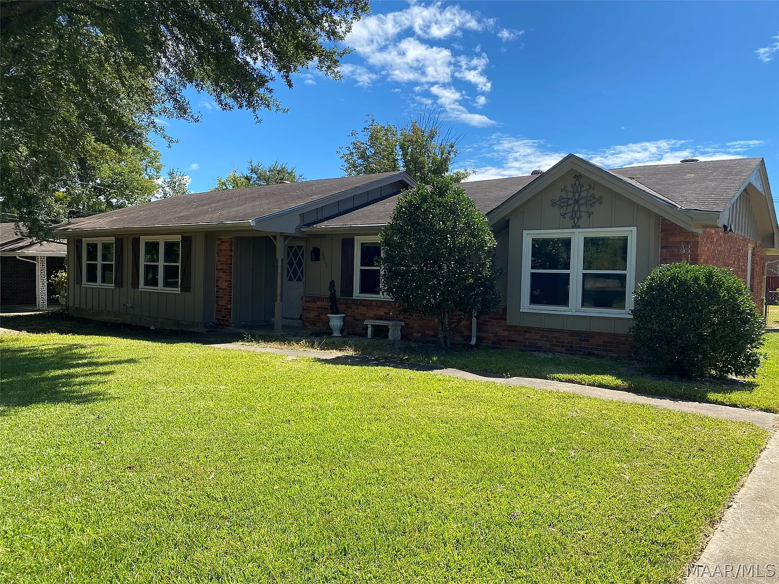 3 bed, 2.0 bath, 1828 sqft, $1,495 — Photo 3