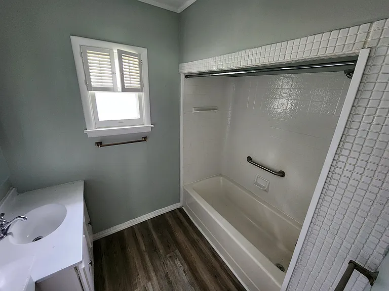1020 Queen St — Photo 5