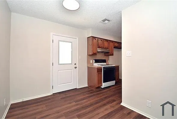 2 bed, 850 sqft, $1,325 — Photo 4