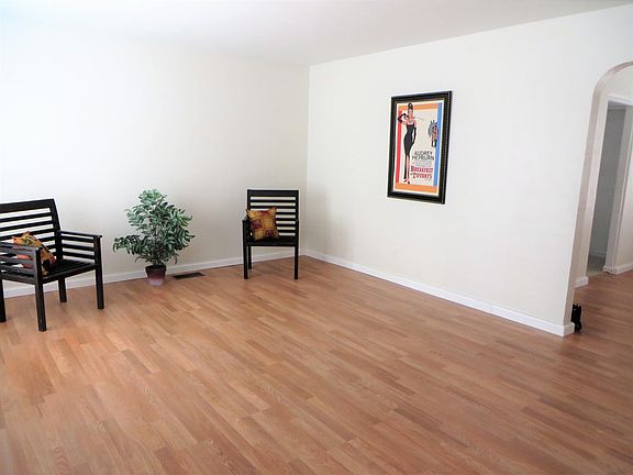 3rd image of 612 Campana Ave