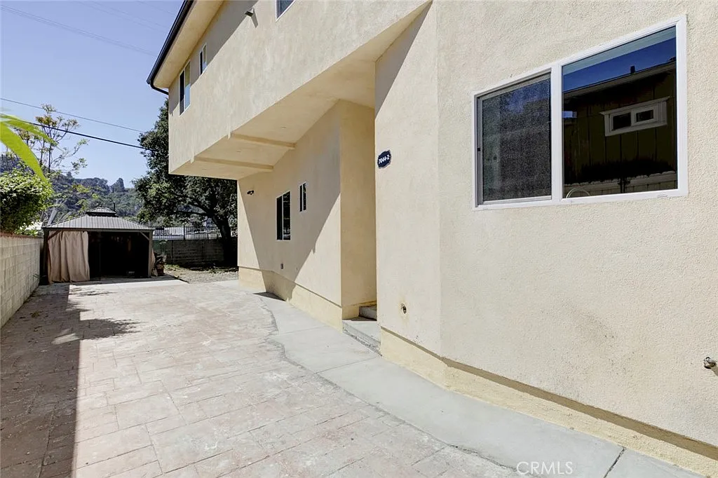 2 bed, 1250 sqft, $3,000 — Photo 1