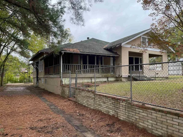 827 W Dequeen Ave, De Queen, AR 71832