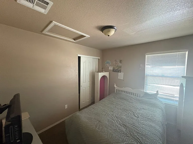 629 Bell Gordon St — Photo 13