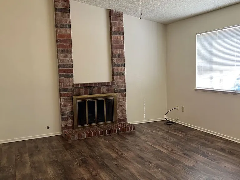 7013 Halesworth Ct — Photo 2