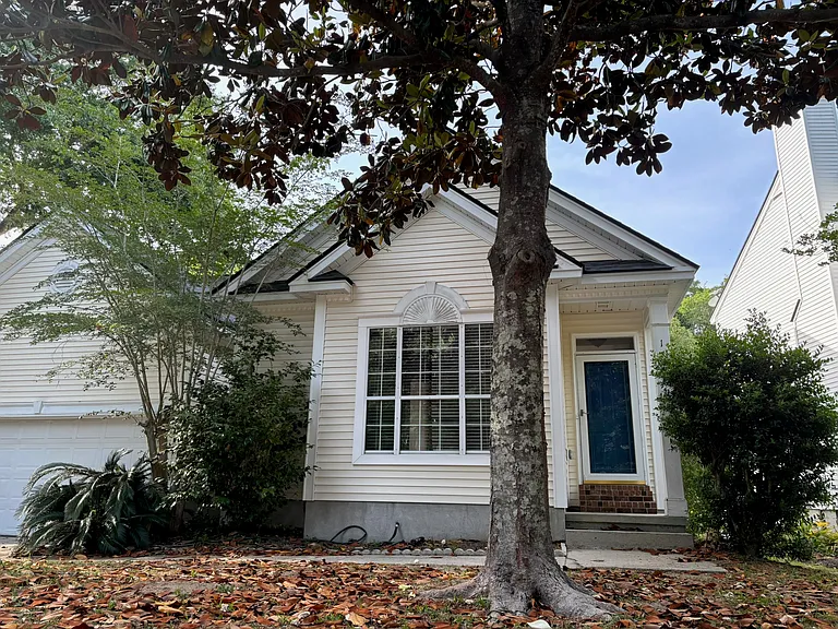 1715 Crystal Lake Dr — Photo 2