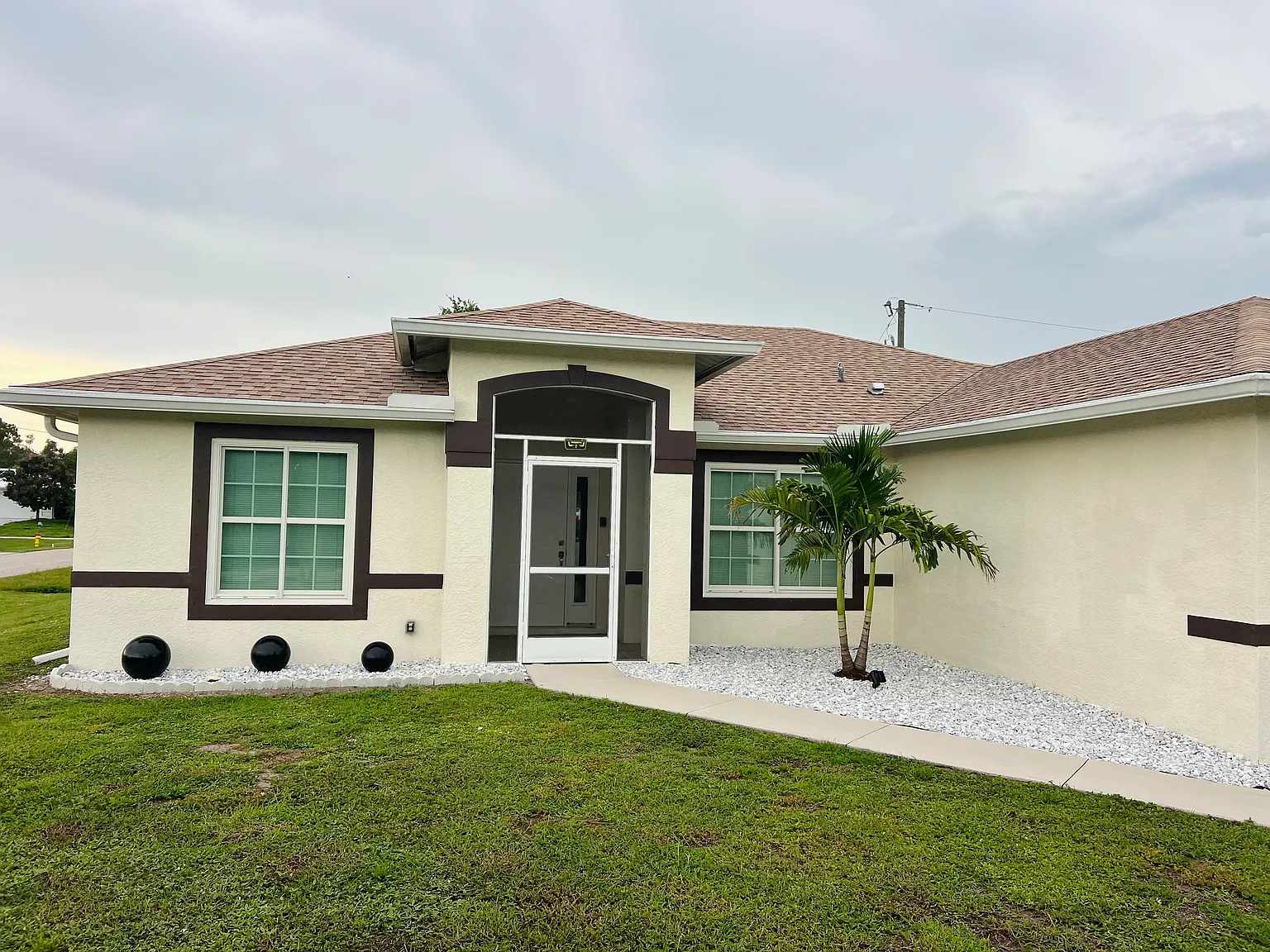 3 bed, 1579 sqft, $1,950 — Photo 2