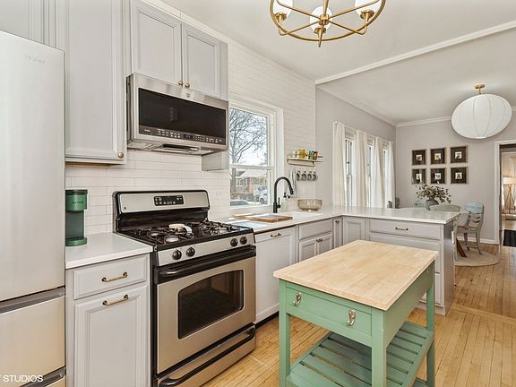 5th image of 5003 N Hamlin Ave