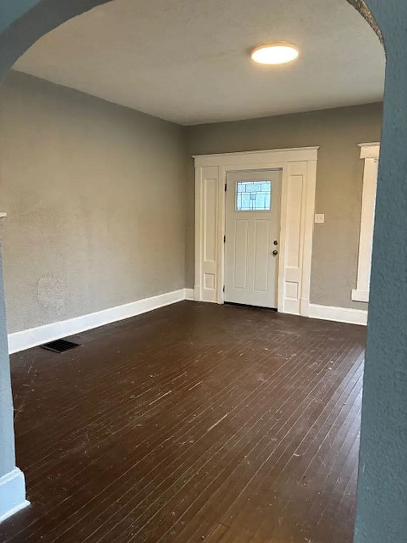 4 bedroom House On Lasalle St! — Photo 3