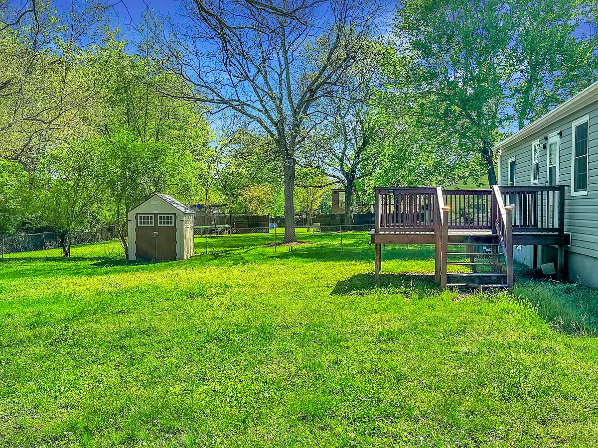 Building Photo - 709 Veterans Dr
