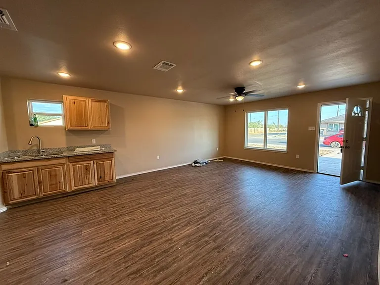 411 David Ave — Photo 3