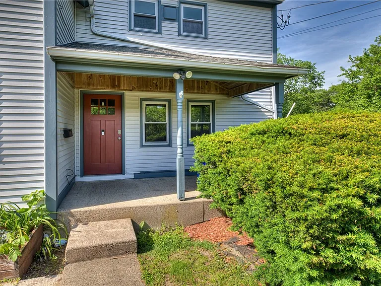 535 Ten Rod Rd #B — Photo 2