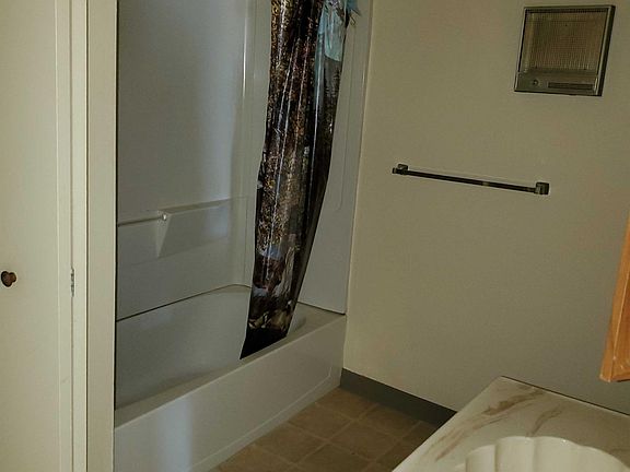 4th image of 734 Hudson Ave #4