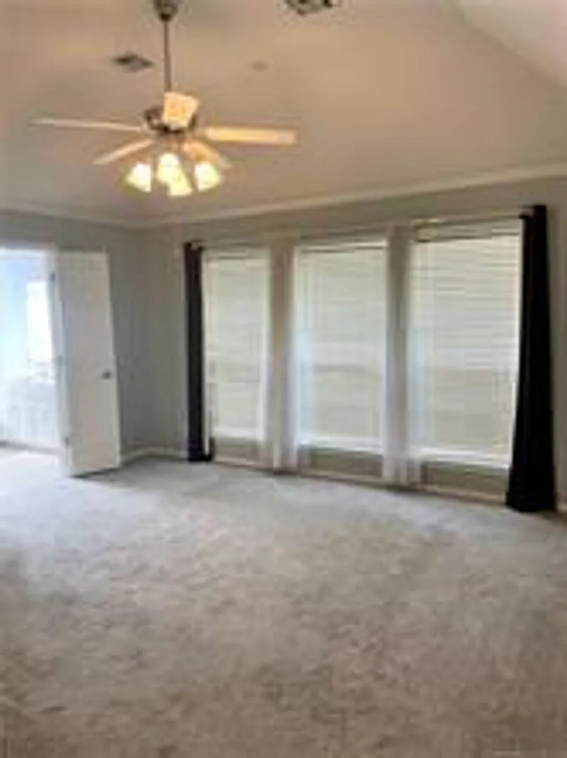 Beautifully kept 1.5 story home with 3 lg bedrooms (game room could be a 4th bedroom). — Photo 4