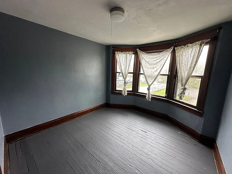 526 Lexington Ave — Photo 11