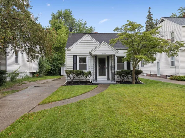 2227 Castlewood Dr, Toledo, OH 43613