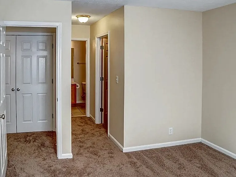 Shelbyville Place — Photo 13