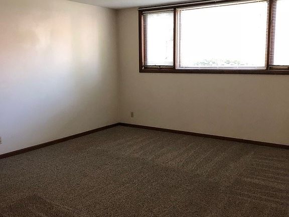 3rd image of 1828 G St APT 02