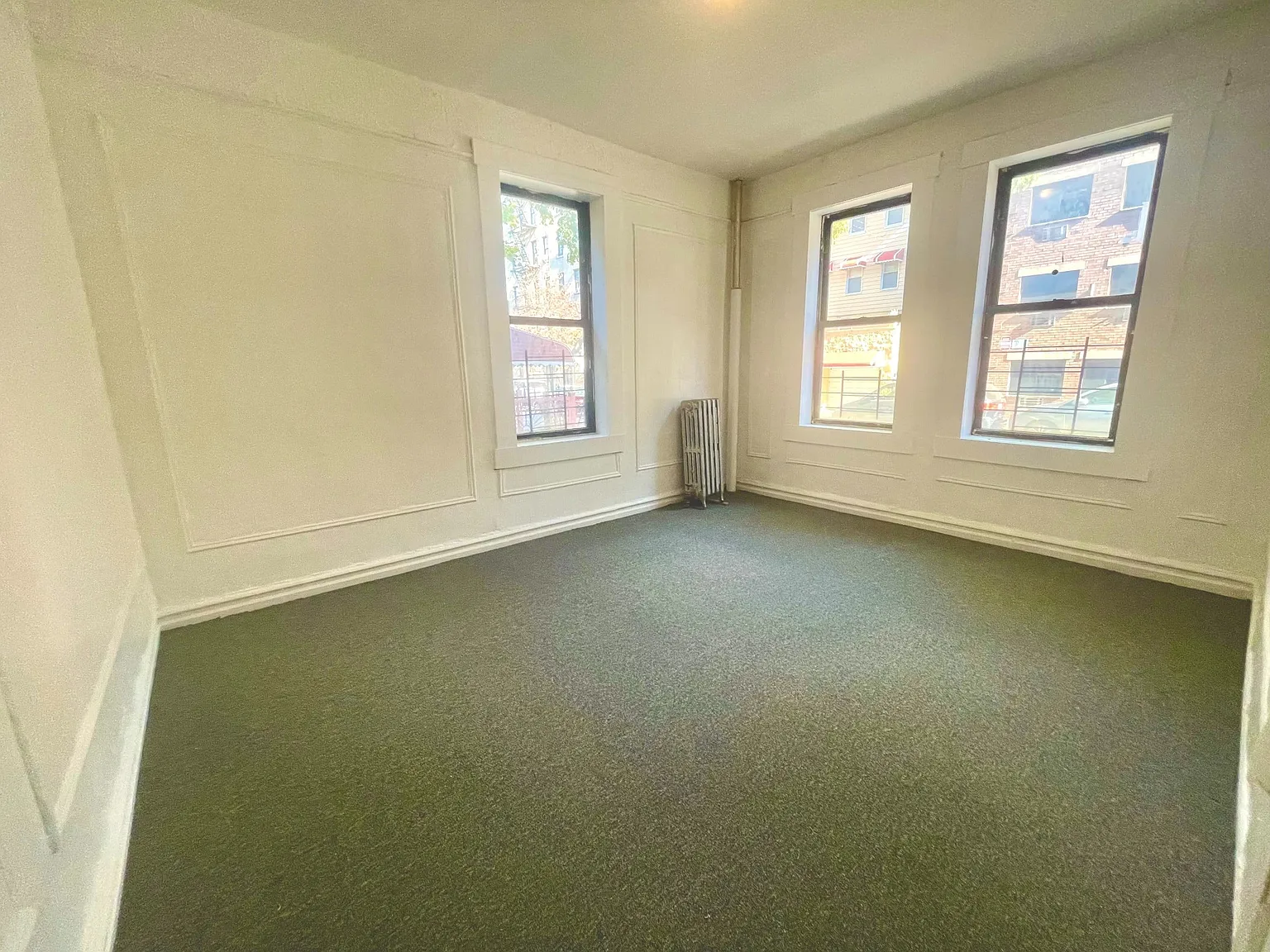 2511 Cruger Avenue — Photo 2