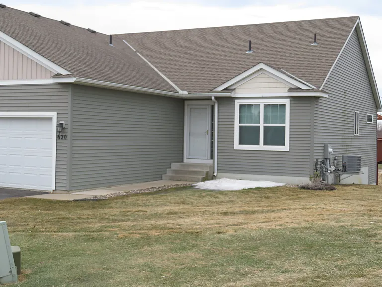 620 Tomahawk Ct — Photo 1
