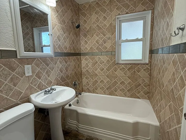 820 23rd Ave N #1 — Photo 10
