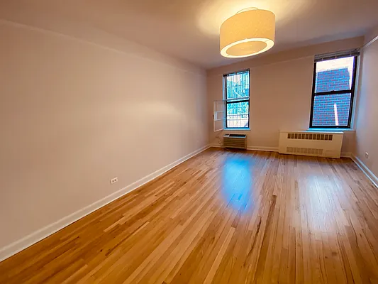 Rented by Metropolis Real Estate of Manhattan | media 3