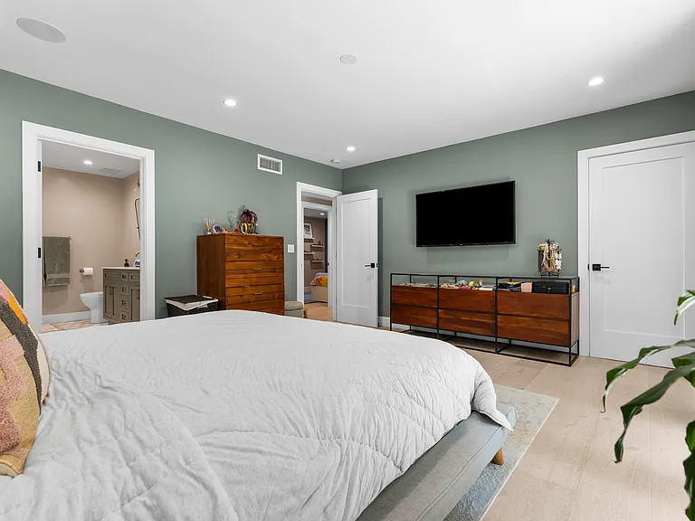 3286 Mandeville Canyon Rd — Photo 15