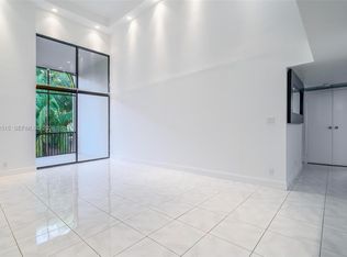 20347 W Country Club Dr, Aventura, FL 33180