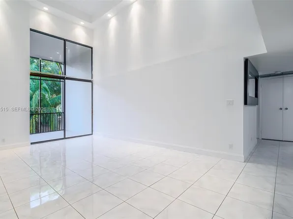 20347 W Country Club Dr, Aventura, FL 33180