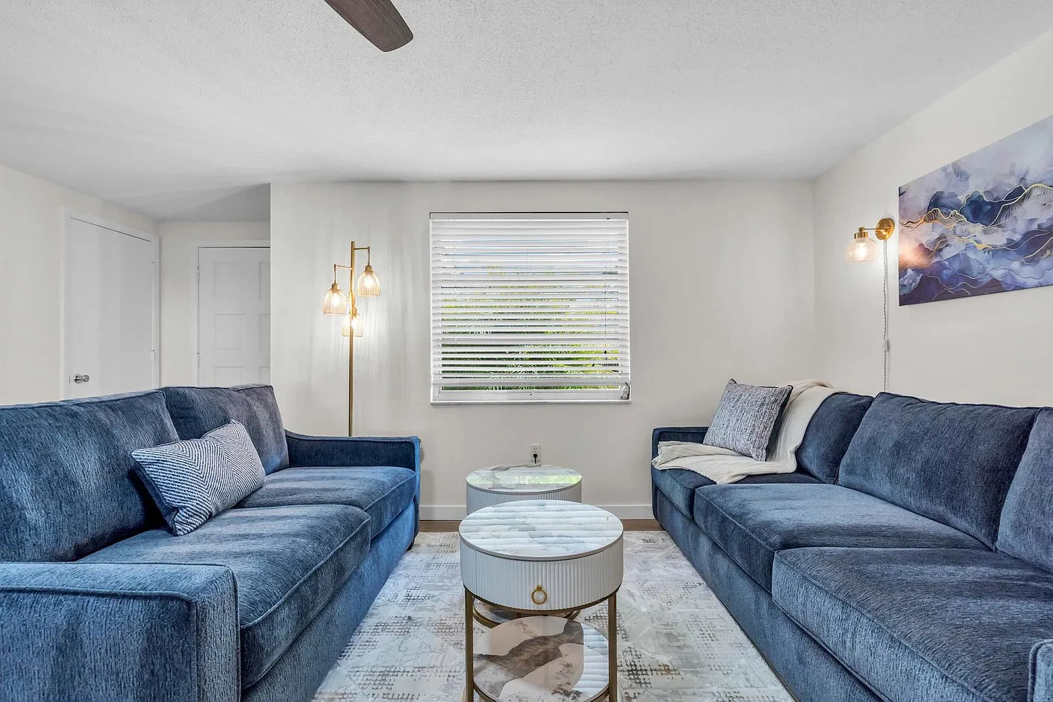 3 bed, 2.0 bath, 1388 sqft, $3,355 — Photo 4