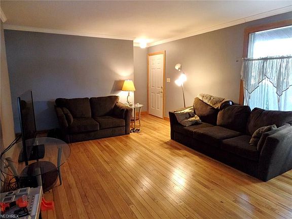 5th image of 176 The Brooklands Ave