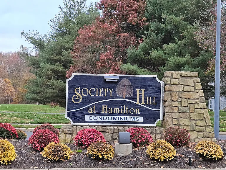 32 Holly Ct #32 — Photo 1