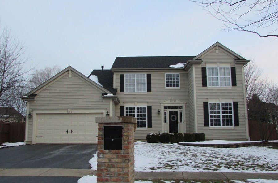 1st image of 802 Hedgerow Ct