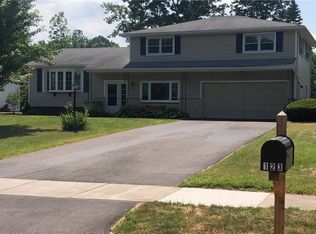 123 Bridgewood Dr, Rochester, NY 14612