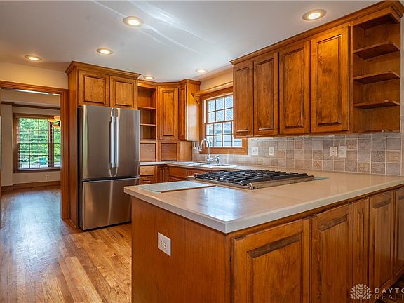 4th image of 185 Barrington Village Dr
