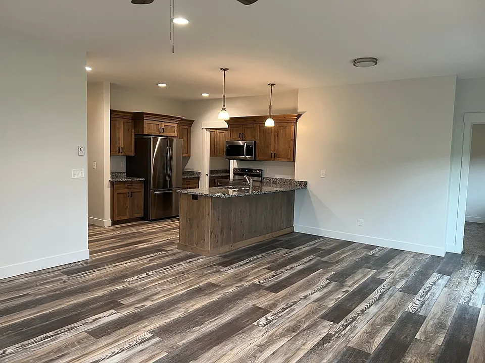 302 Snake River Dr #2