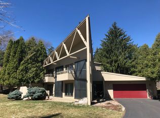 11030 Girard Curv, Bloomington, MN 55431