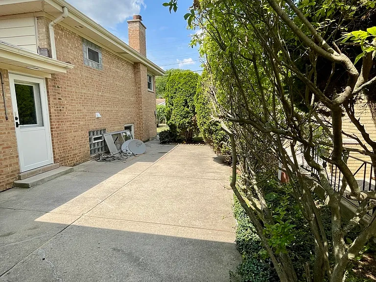 7150 N Crawford Ave — Photo 22