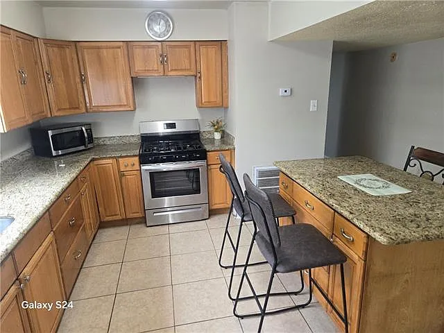 5 bed, 3.0 bath, 3000 sqft, $2,900 — Photo 4