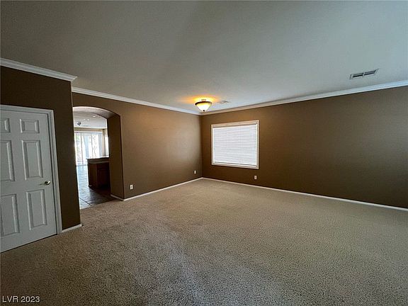 5th image of 10838 Milbank Ave