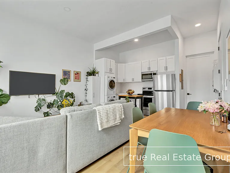 135 S 1st St #3 — Photo 3