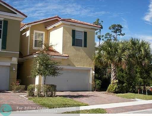 1st image of 961 Pipers Cay Dr