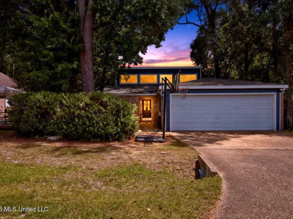 6553 Alakoko Dr, Diamondhead, MS 39525