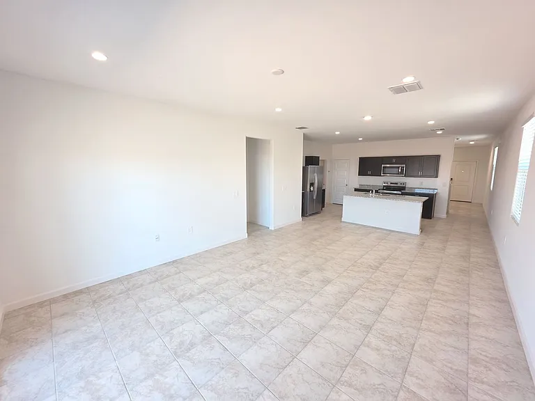 2844 W Shepperd Ave — Photo 4