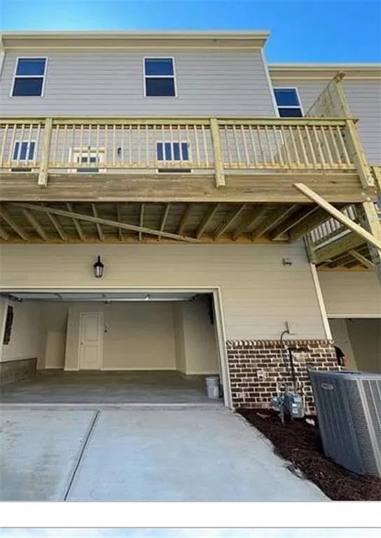 3 bed, 3.5 bath, 1977 sqft, $2,350 — Photo 2