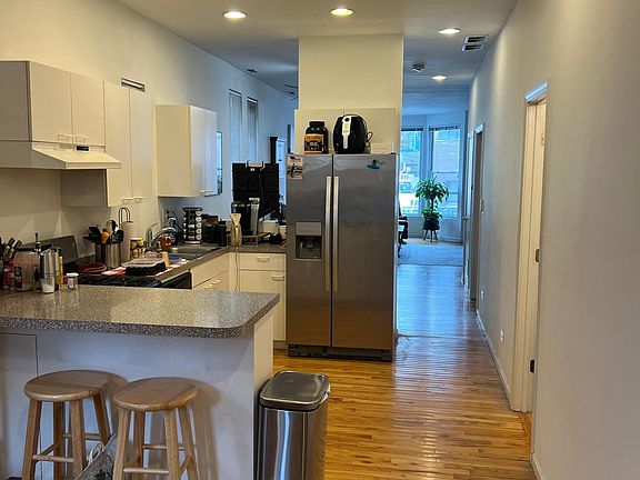 5th image of 917 W Montana St #1