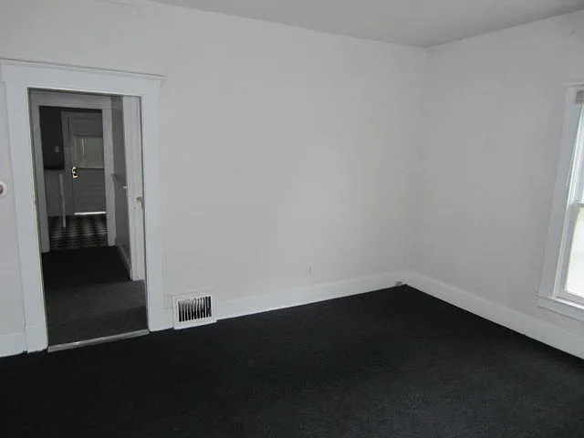 943 E Delmar St — Photo 2