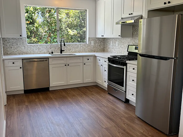 6859 Rockland St — Photo 2