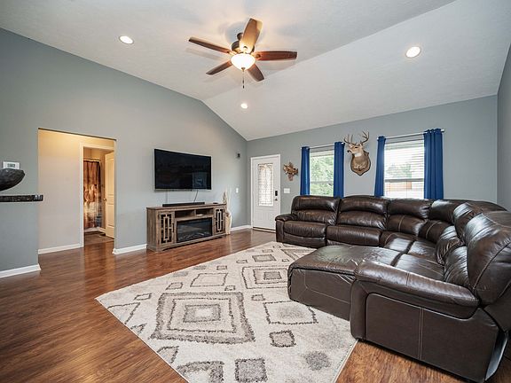 4th image of 516 Twyla Dr