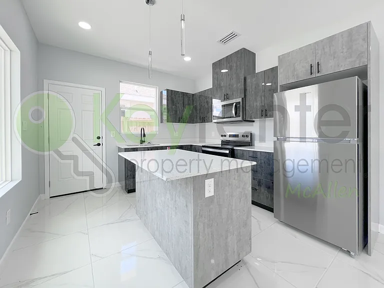 829 N Woodson Ave #4 — Photo 4